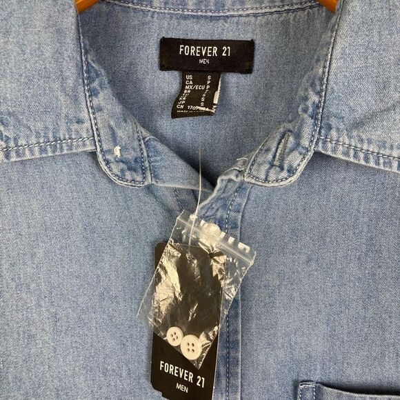 Forever 21 Men’s Blue Button Down Denim Shirt Long Sleeve 100% Cotton sz S NWT - Picture 2 of 7
